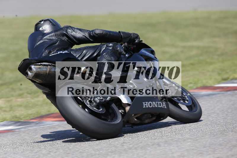 /44 09.08.2025 Plüss Moto Sport ADR/Freies Fahren/backside